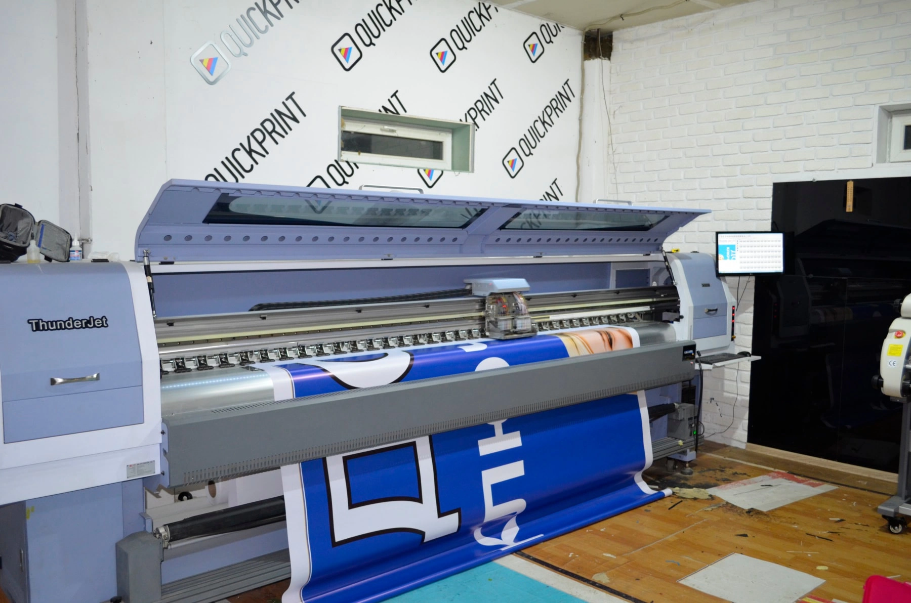 Интерьерная печать - рекламно-производственная компания Quickprint г. Краснодар.