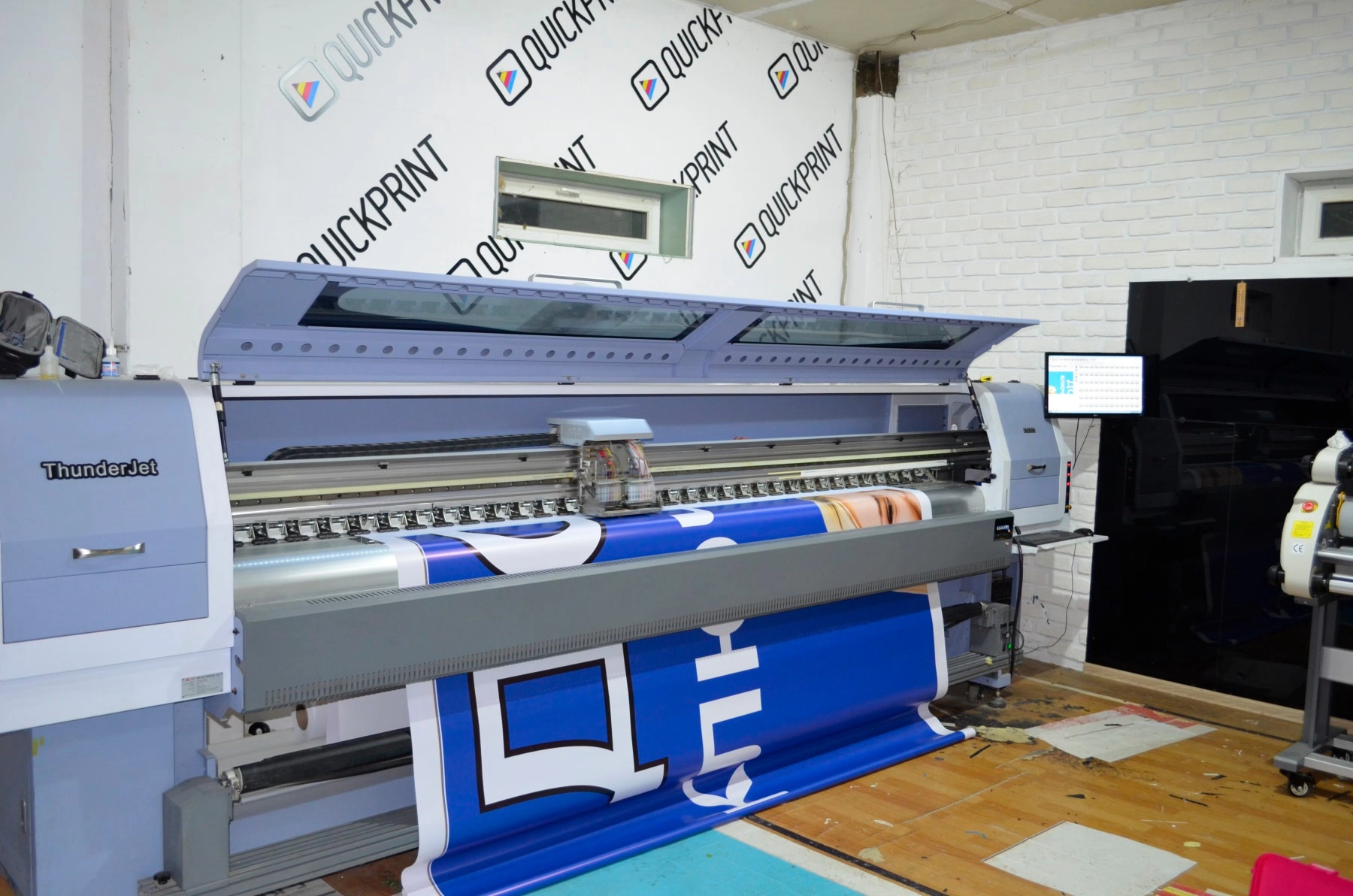 Интерьерная печать - рекламно-производственная компания Quickprint г. Краснодар.